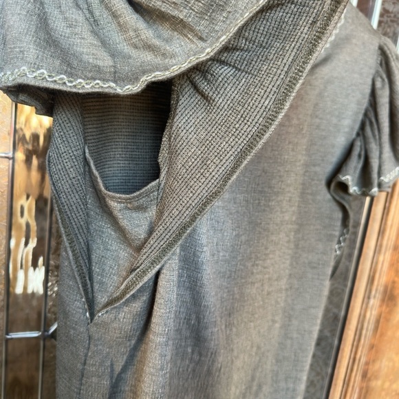 Gray Ruffled Sleeve Top - Picture 5 of 7